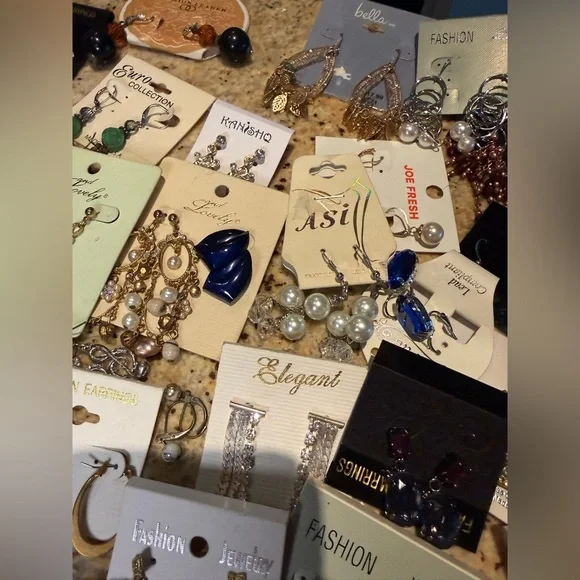 Variety of vintage costume jewelry - Earrings - Picture 5 of 16